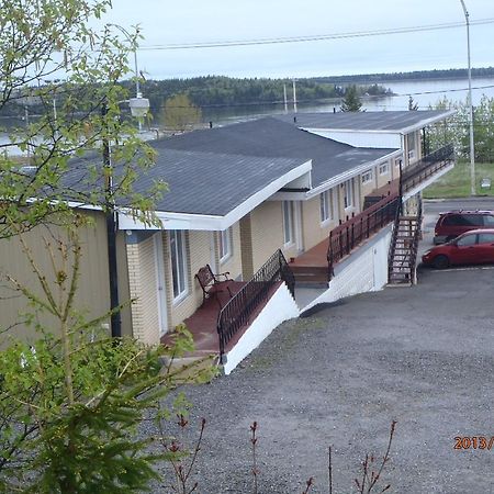 Motel Lyse Римуски Екстериор снимка