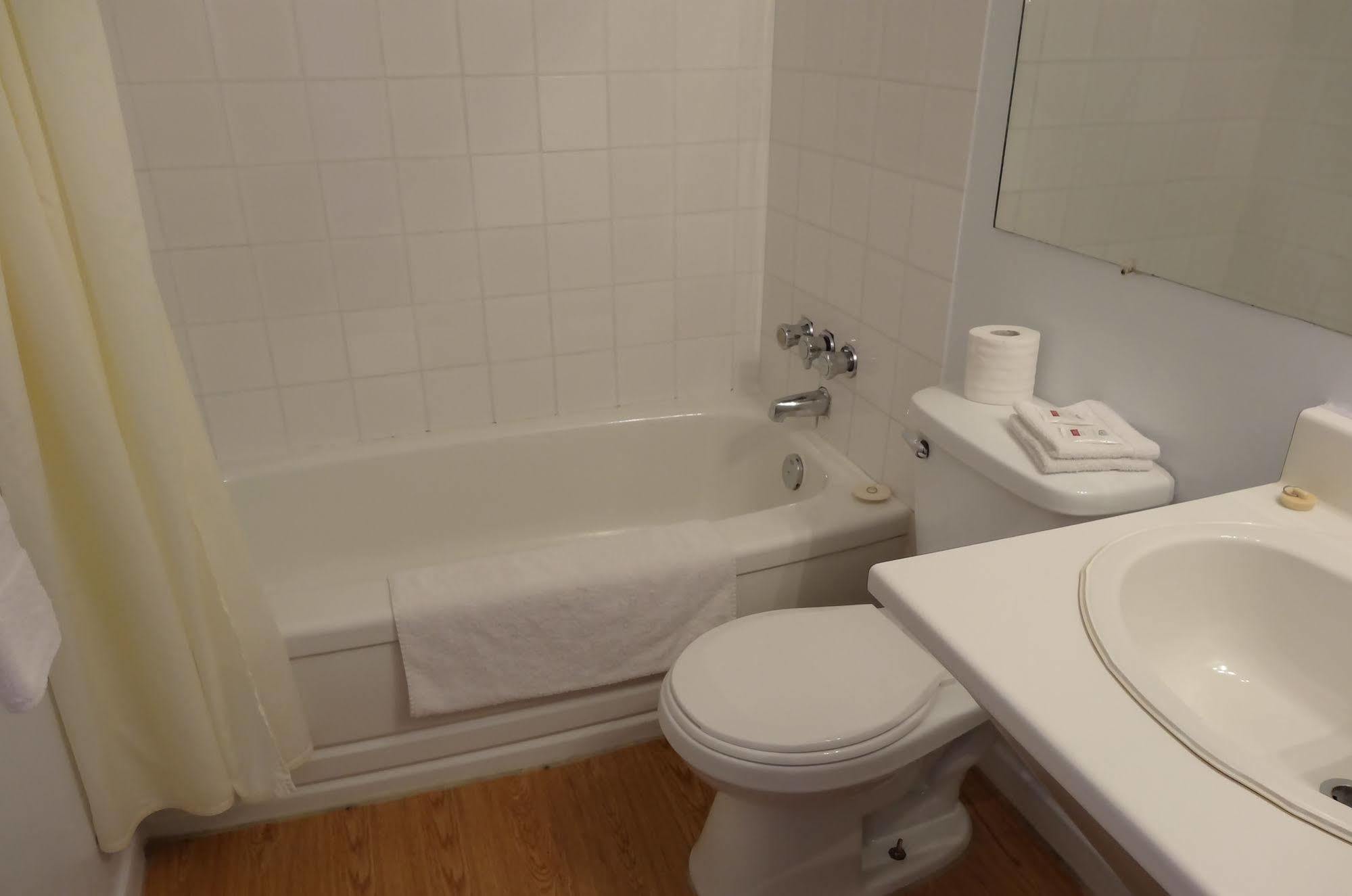 Motel Lyse Римуски Екстериор снимка
