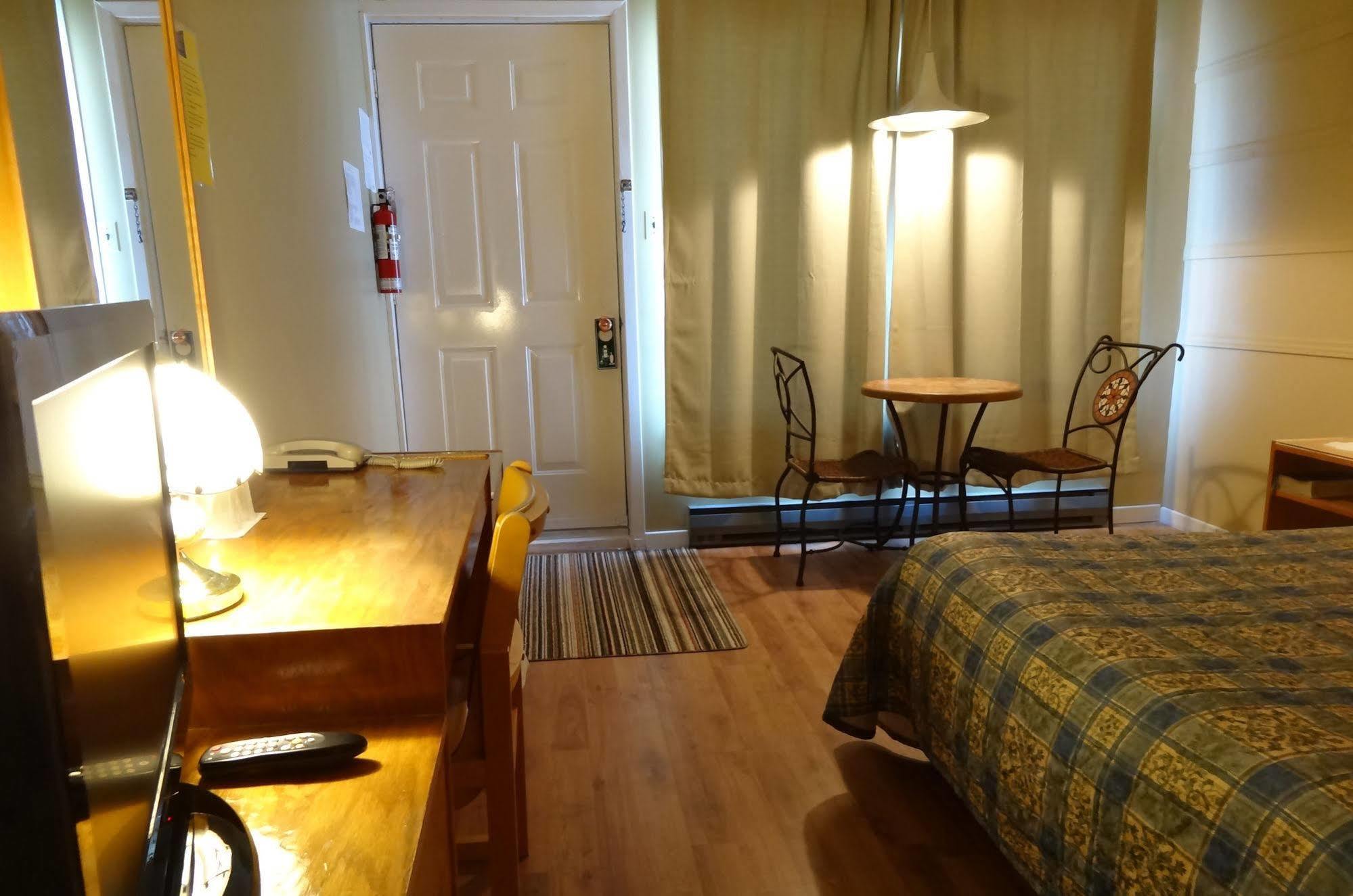 Motel Lyse Римуски Екстериор снимка